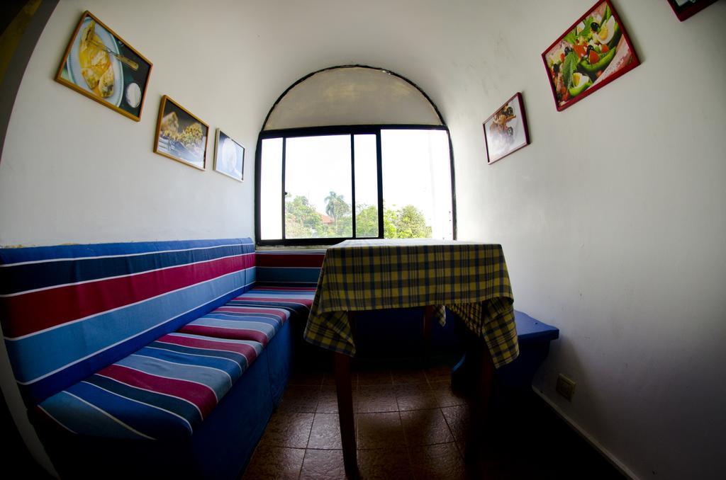 סנטה קרוז דה לה סיירה Hostal Los Aventureros מראה חיצוני תמונה